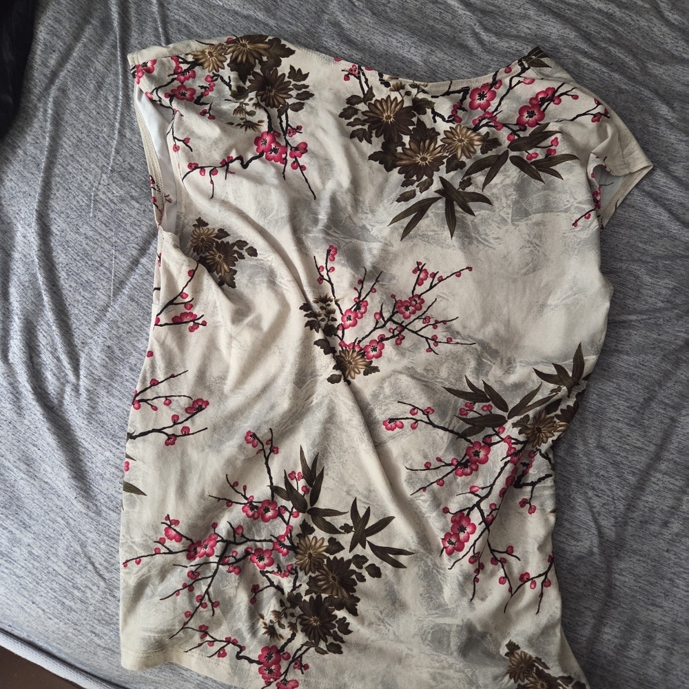 NICOLA Beige Twist-Front Floral V-Neck Top with Pink Blossoms - Picture 3 of 3